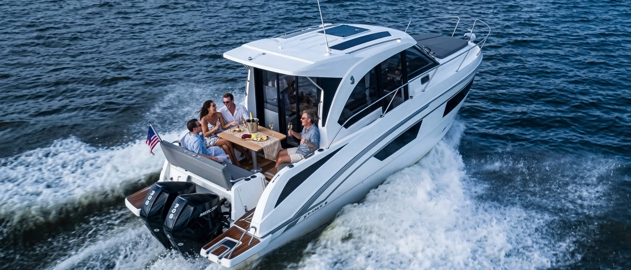 ANTARES 9 FUN BOAT FOR 4 FOR COCKTAILS