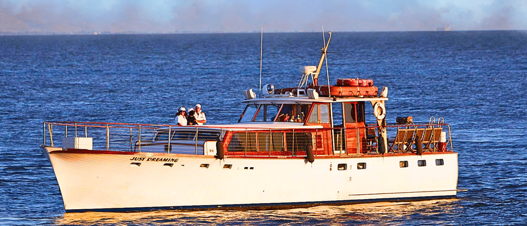 62' power yacht on the bay