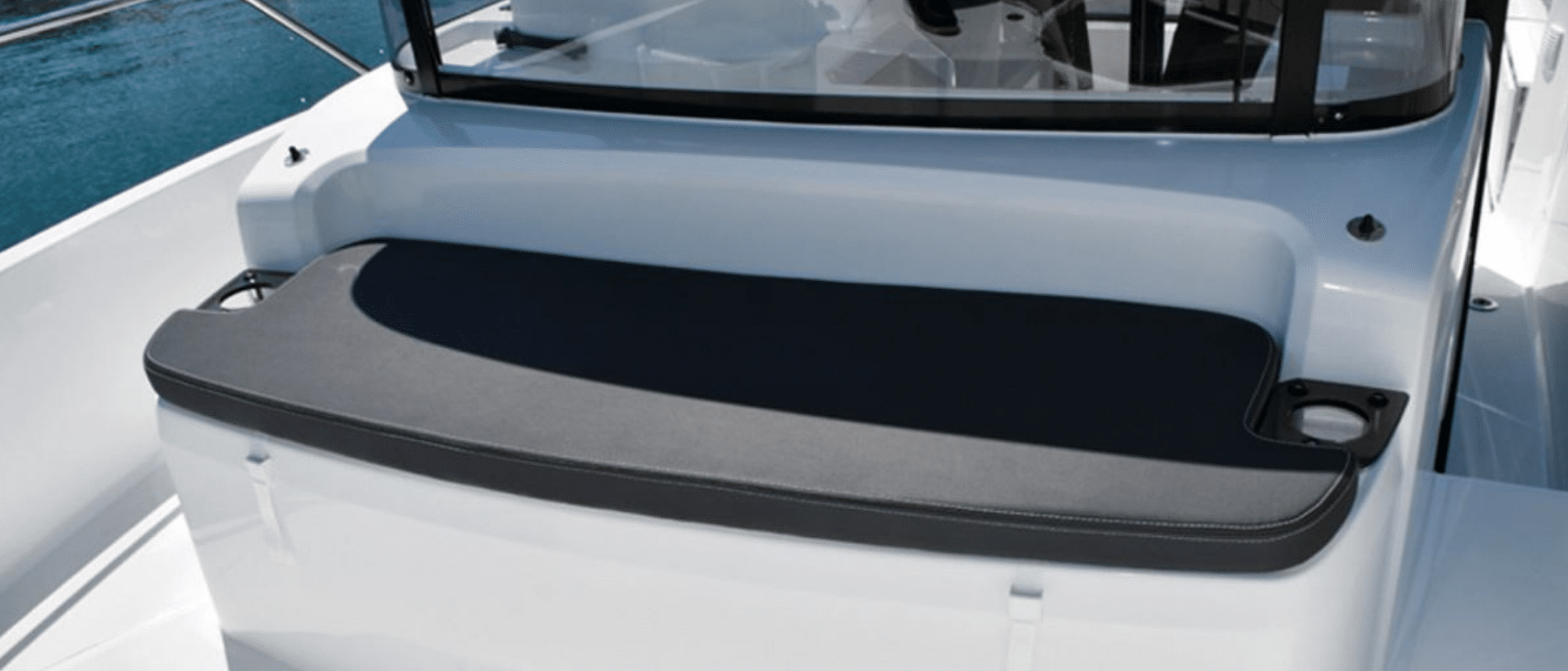 Barracuda 9 Outboard Sport Cruiser (30') 10 FORWARD COCKPIT BARRACUDA 9